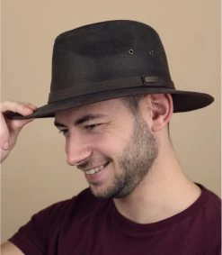 Auckland Aged Leather Chocolate