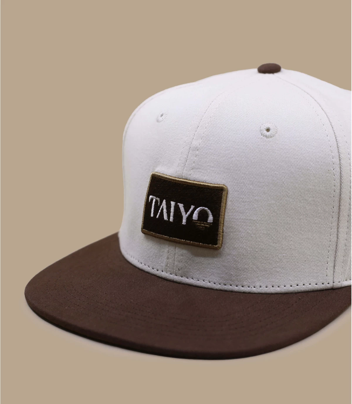 Badge Logo Snapback Beige 3 Badge Logo Snapback Beige – Bild 3