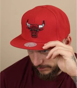 Mitchell & Ness Embroidery Glitch Snapback Bulls
