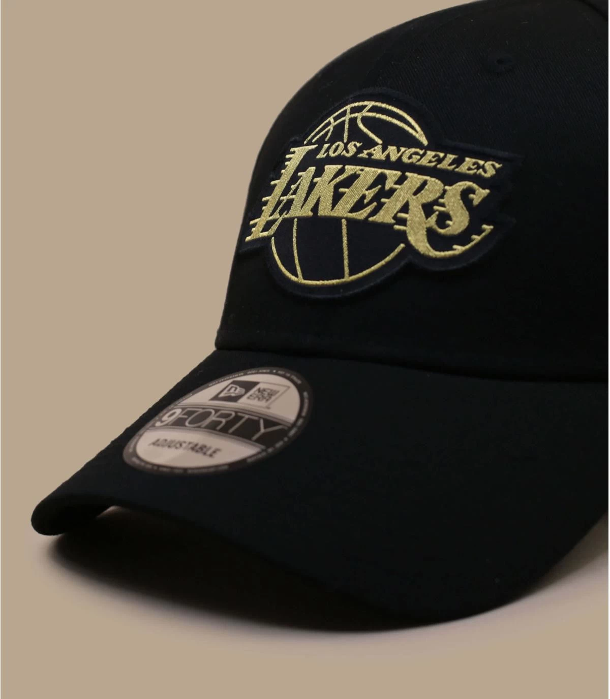 NEW ERA Metallic Badge Cap 9Forty Lakers Black Gold 3 NEW ERA Metallic Badge Cap 9Forty Lakers Black Gold – Bild 3