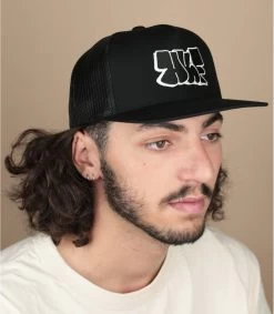 Titelseite 32 HUF Remio Wavy Trucker Cap Black