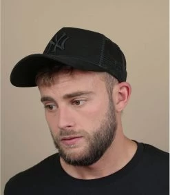 NEW ERA Trucker League Ess NY Black Black