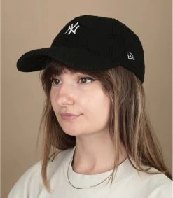 NEW ERA Wmn Teddy Cap 9Forty NY Black